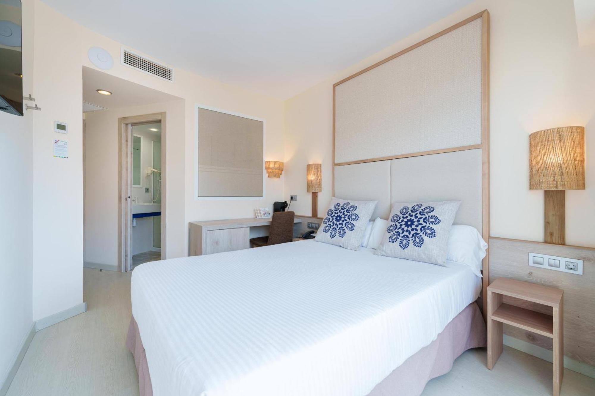 Ferrer Janeiro Hotel & Spa Кан Пикафорт Екстериор снимка